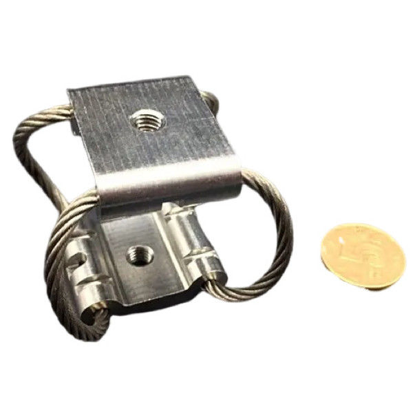 Isolador de cordas de arame elétrico para isolamento de vibrações