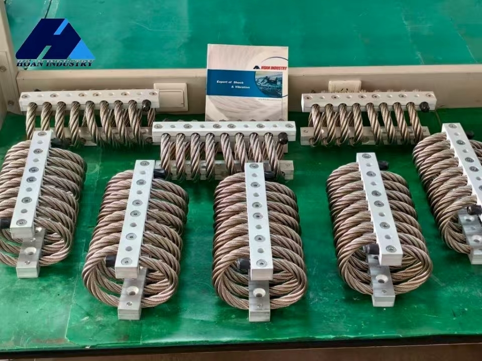 Isolador de vibração com cabo de aço de rigidez não linear para proteção de componentes eletrônicos de precisão JGX-2228A-860A