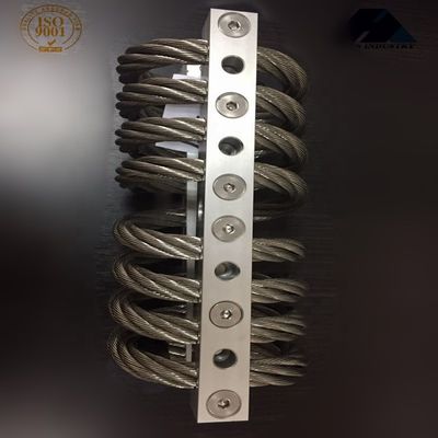 Isoladores de cordas de arame para amortecimento de vibrações